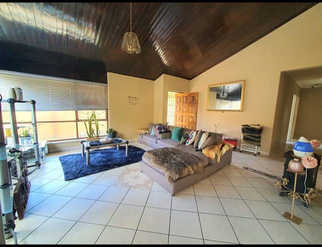 4 BEDROOM HOUSE FOR SALE IN TOWNSEND ESTATE